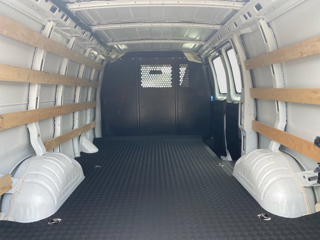 2025 Chevrolet Express Cargo WT